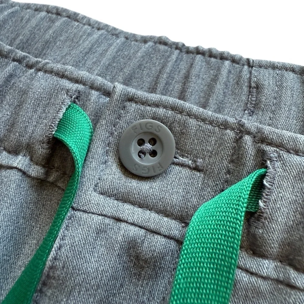 FIGS Men’s Cairo Cargo Scrub Pants Gray L/S  Straight Leg Drawstring Technical
